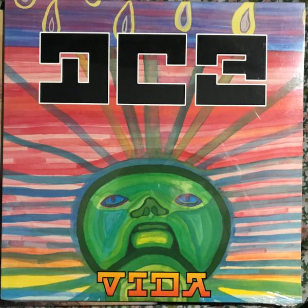 D.C. 3 - Vida